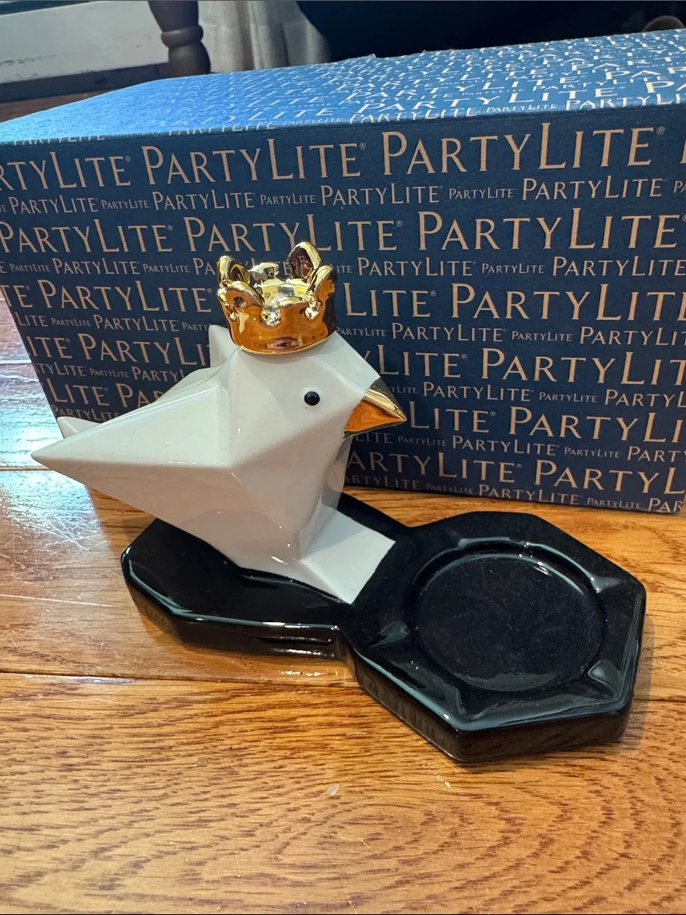 PartyLite White Origami Bird Prince with Gold Crown and Black Tray - Picture 1 of 7